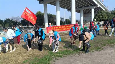 学习雷锋践行动 清洁卫生促文明