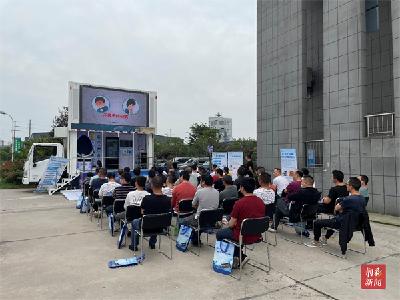 荆州市启动职业病防治法宣传周活动