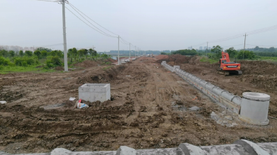 冒雨施工！八岭路项目全力以赴推进工程进度