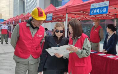 国网荆州城区供电中心：“鄂电红马甲”提醒您安全用电，防范灾害风险 