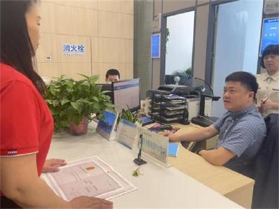 荆州市商务局：“局长（书记）走流程”  服务群众零距离