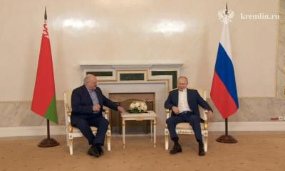 俄罗斯总统普京与白俄罗斯总统卢卡申科举行会谈