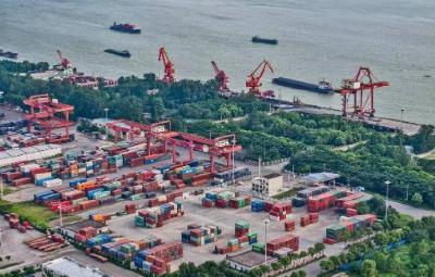 荆州港务集团顺利实现“双过半”：货物总吞吐量1506.25万吨，同比增长12.2%