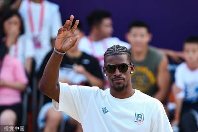 当NBA遇到村BA！巴特勒成为首位前往村BA的国际球星
