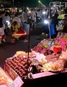 这里，有一个远近闻名的“夜市”