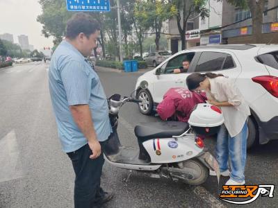 暖心！监利街头志愿者玉苏普江救起摔伤妇女