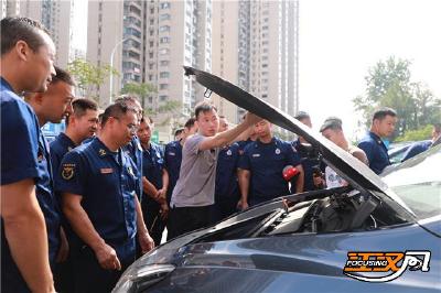 荆州消防开展新能源汽车灭火救援技术培训