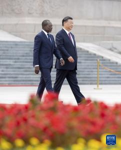 习近平同贝宁总统塔隆会谈
