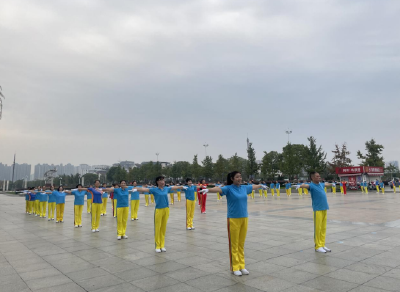 荆州区草市社区开展“全民健身 健康你我”广场舞健身主题活动