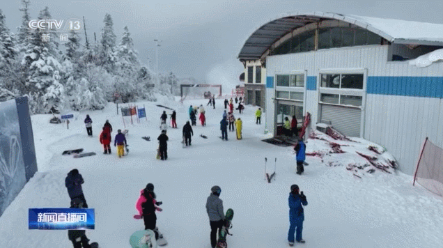 冰雪旅游季火热开启 多彩活动“点燃”雪场
