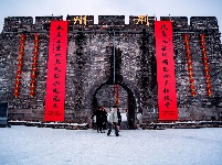 美图丨雪封梅花探古城