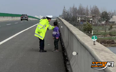 儿童迷路误入高速 荆州高警暖心救助