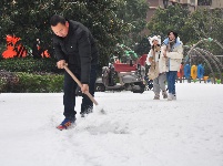 应对极端天气丨冰雪袭城后的荆州温度