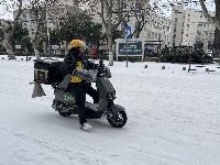 应对极端天气丨冰雪袭城后的荆州温度