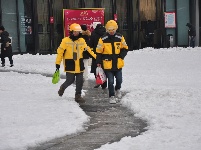 应对极端天气丨冰雪袭城后的荆州温度