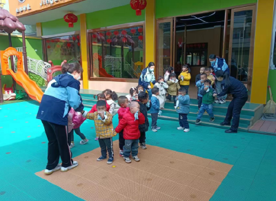 荆州区迎宾社区一幼儿园开展消防演练活动