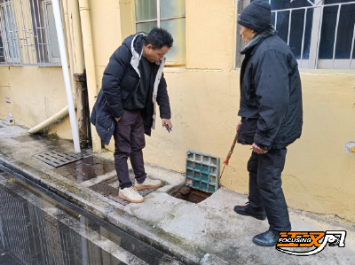 沙市区胜利街道王板桥社区：下水道堵塞很闹心 网格员协调解民忧