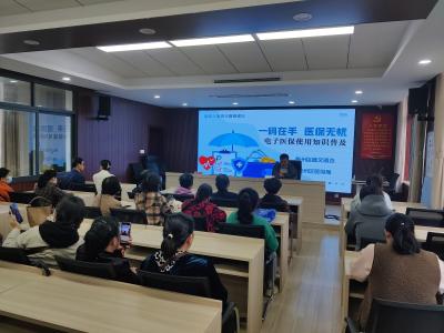 荆州区开展老年人信息无障碍电子医保指导使用宣传活动