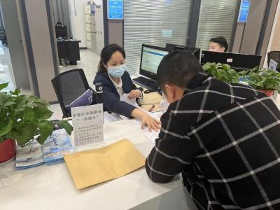 荆州市“一事联办”让申领失业保险金“一站到位”