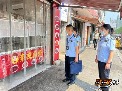 长江大学小吃街脏乱差门店 已被停业整顿！