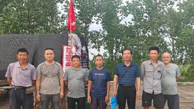 监利市柘木乡爱心人士自发组织慰问防汛人员