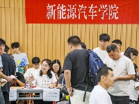 你好，新同学！荆州职业技术学院迎新生报到