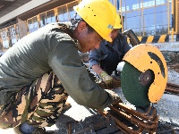 图集|高温下久经“烤”验 的劳动者 城市建设中最美的风景线