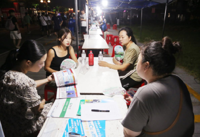 沙市区中山街道夜市招聘会：美好“薪”愿，“七夕”实现