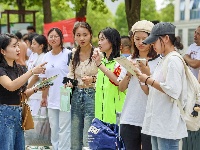 你好，新同学！荆州职业技术学院迎新生报到