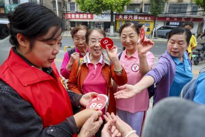 重阳佳节健步走 幸福生活欢乐行！荆州市组织重阳节主题活动