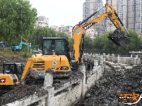 荆襄河湿地公园实行“抱团”清淤