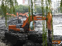 荆襄河湿地公园实行“抱团”清淤