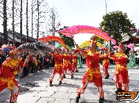 我们的节日·春节丨“CP出圈  共创荆彩”古城宾阳楼贺岁巡游喜庆又热闹