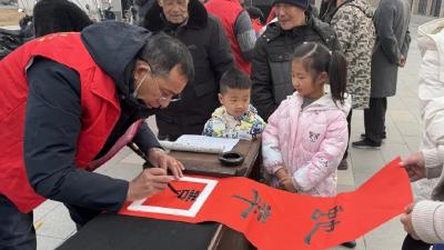 我们的节日·春节丨江陵县熊河镇开展新春“送健康、送春联”公益活动