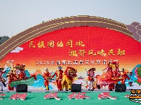 松滋市卸甲坪土家乡：“土家风味”飘全城