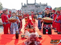 松滋市卸甲坪土家乡：“土家风味”飘全城