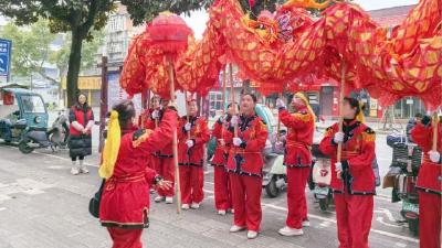 荆州区西城街道：春节非遗行——舞龙贺岁闹新春