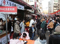 【图集】新春走基层|美食街烟火气年味浓