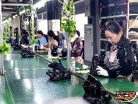 图集丨湖北翔驰体育运动装备走俏市场
