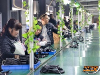 图集丨湖北翔驰体育运动装备走俏市场