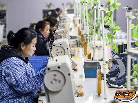 图集丨湖北翔驰体育运动装备走俏市场