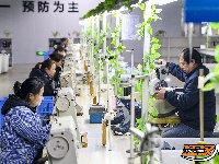 图集丨湖北翔驰体育运动装备走俏市场