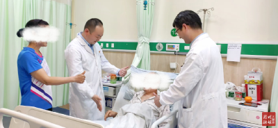 会握手 会戴眼镜 会写字 | 荆州首例！显微手术让中重度阿尔茨海默症老人眼里有光