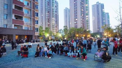 荆州区郢城镇新生村：光影点亮“夜生活” 禁毒反诈“零距离”