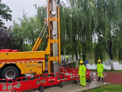 荆州积极应对强降雨 全力防止城市内涝渍水