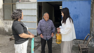 荆州区郢城镇荆安村开展高龄老人走访慰问活动