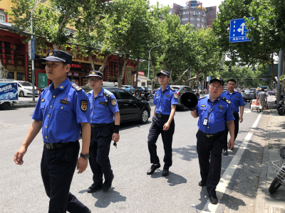 “喊话”护学 还路于民——沙市区三单位联动整治校园周边流动摊贩