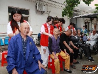 图集丨端午时节话桑榆 粽香敬老传社区