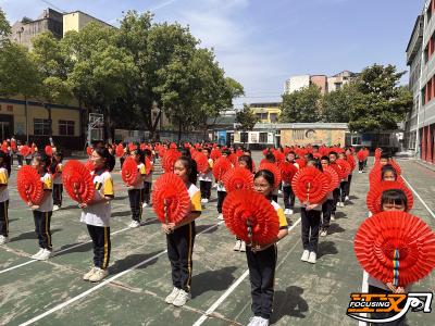 荆州实验小学黄金堂校区：童声诵楚韵 诗心颂荆州