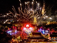 点亮夜空！五一假期赏绚丽烟火秀